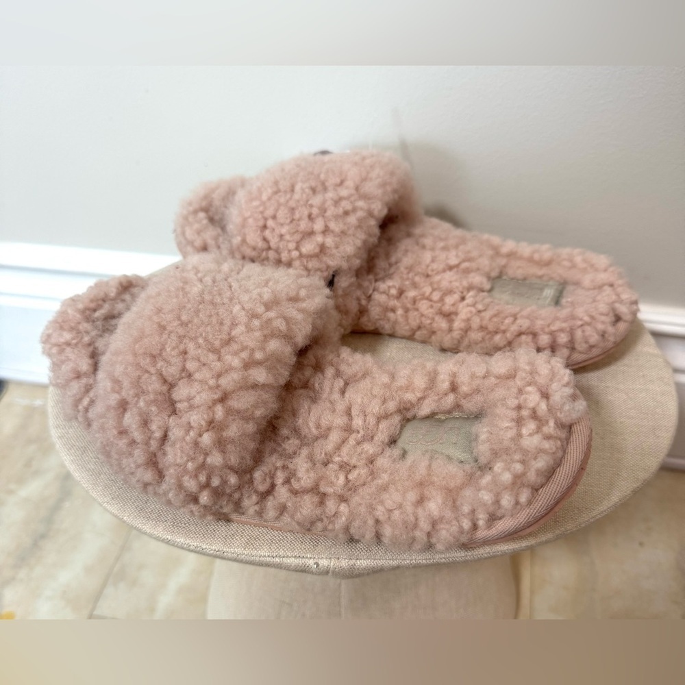 UGG Women's Fuzzy Shearling Pink Slippers (US 6)